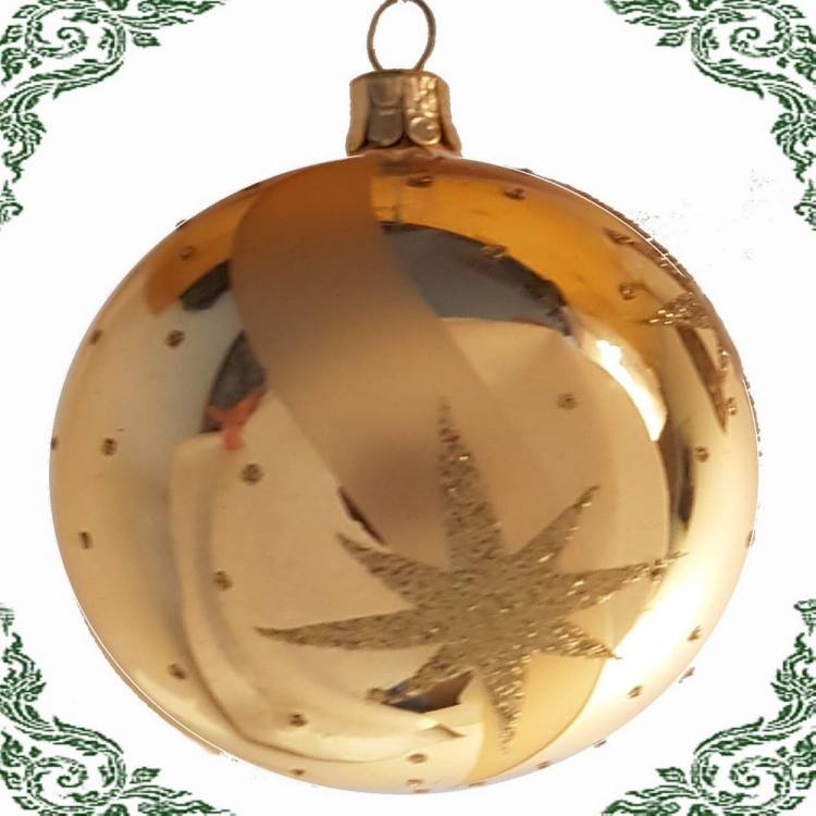 vánoční zlaté koule dekorované